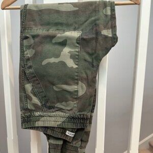 Artizia TNA Cargo Camo Joggers
